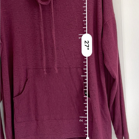Lightweight burgundy sweater with drawstring cowl collar and front pockets - Picture 5 of 7